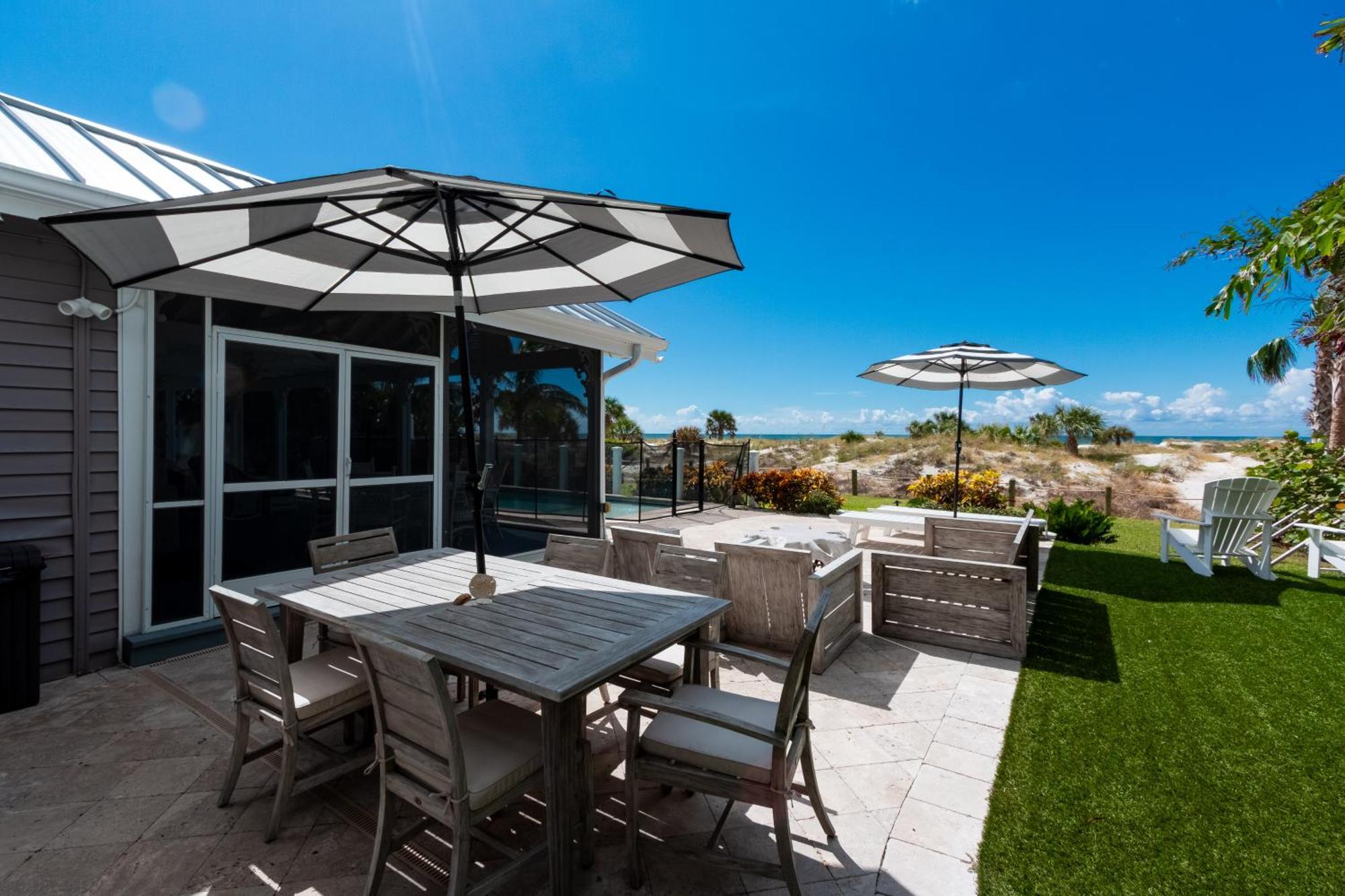 Sunset Breeze - Beachfront Pool Home - Monthly Rental 클리어워터 비치 외부 사진
