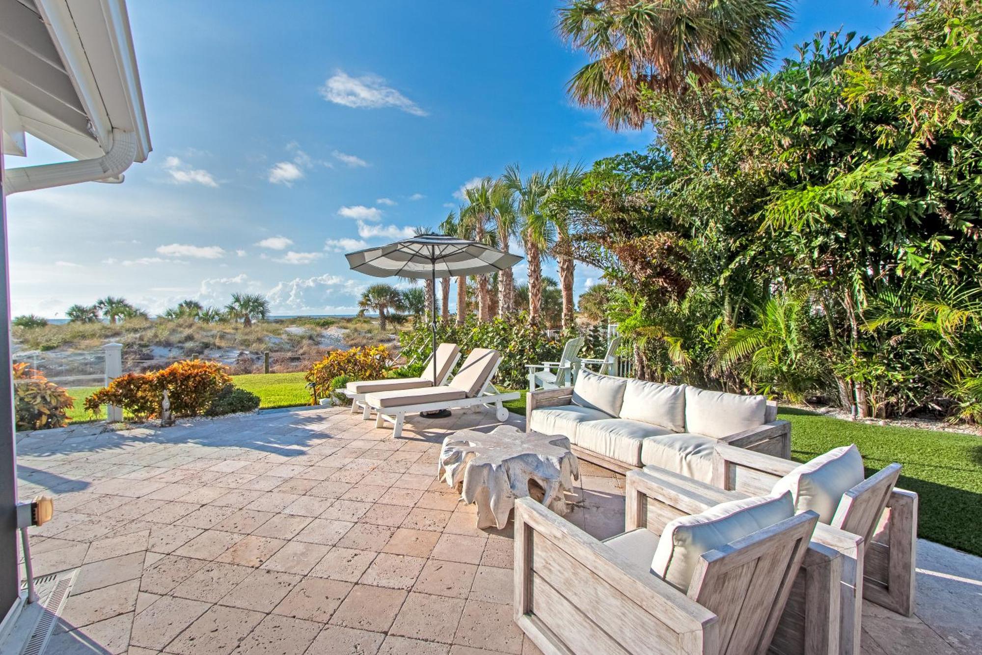 Sunset Breeze - Beachfront Pool Home - Monthly Rental 클리어워터 비치 외부 사진