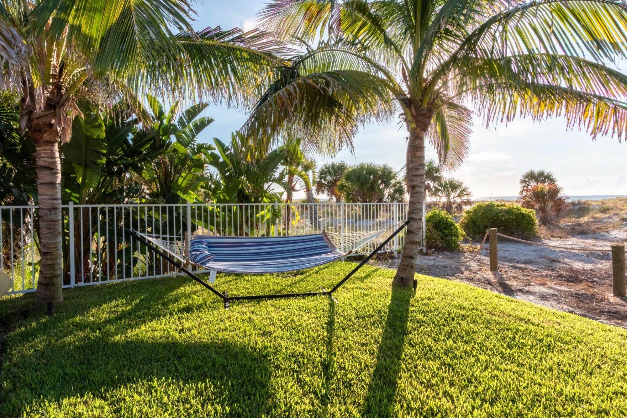 Sunset Breeze - Beachfront Pool Home - Monthly Rental 클리어워터 비치 외부 사진